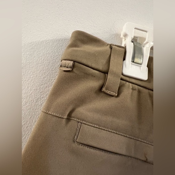 33. Lululemon Commission Classic-Fit Short 7” Warpstreme Khaki Outdoor - Picture 5 of 16